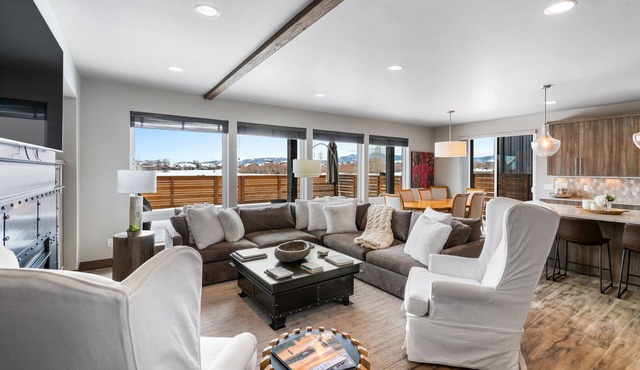 Luxury Accommodations on the Park with Big Mountain Views