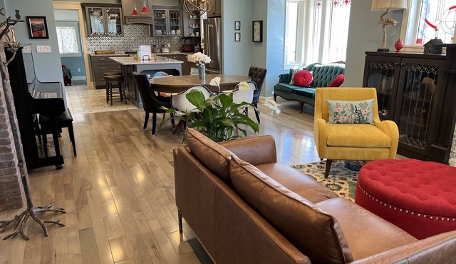 Luxury Accomodations in updated 1920's bungalow in Downtown Provo