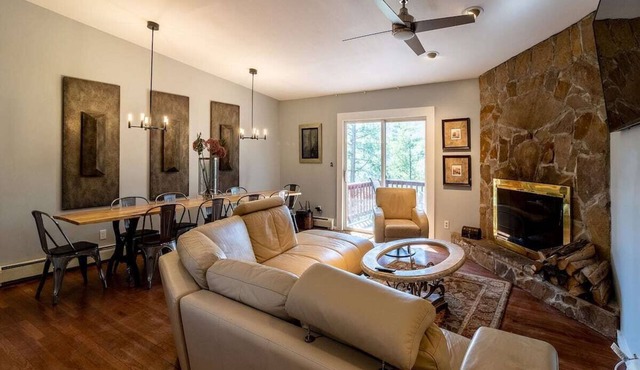 Luxury Adirondack getaway with 4 private ensuites