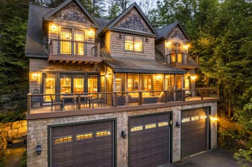 Luxury Adirondack Style Lake Winnipesaukee Retreat