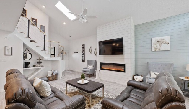 Luxury Adobe Townhouse w/Complimentary Breakfast