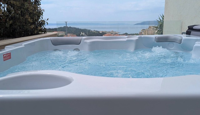 Luxury Adria – Entire Apt with Private Whirlpool, Sea View & Parking