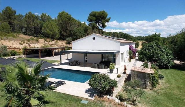Luxury air-conditioned villa pool views Aix-en-Provence