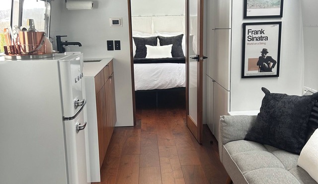 Luxury Airstream Glamping Unit 4 of 6, On-Site Hiking, Private Hot Tub and Sauna