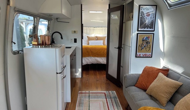 Luxury Airstream Glamping Parisian Unit 5 of 6, Sauna, Hot/Cold Plunge, Hiking