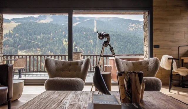 Luxury Alpine Residence with Hot Tub