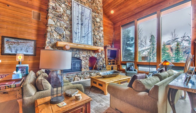 Luxury Amenities, Media & Workout Rooms, Private Hot Tub + BBQ!