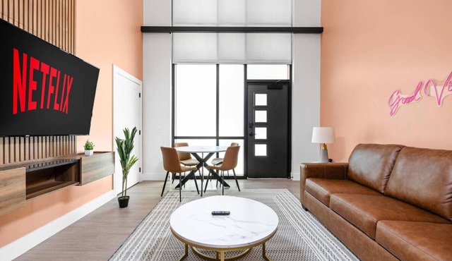 Luxury Amenity Packed Townhouse | Pool+Gym+Lounge