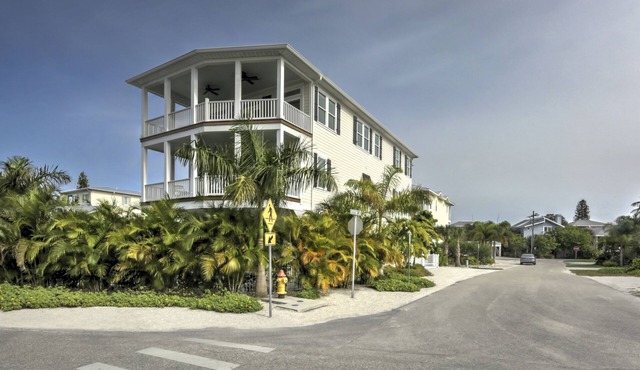 Luxury AMI Home - Heated Pool & Spa - Steps to Beach - Ocean Views