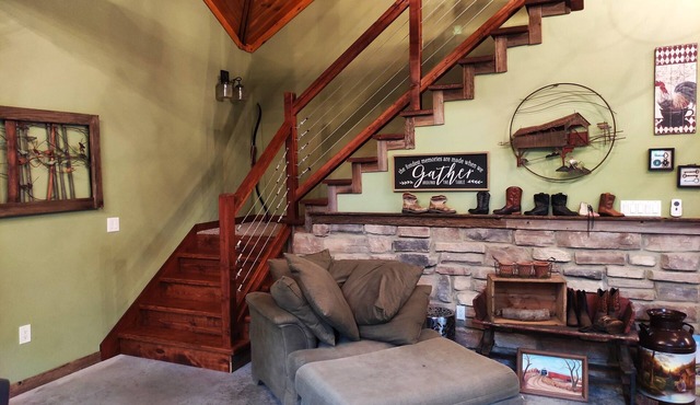 Luxury Amish Built Barn Home at Turkey Run