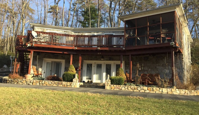 Luxury And Beautiful House With Amazing Mountain View. Perfect For Getaway