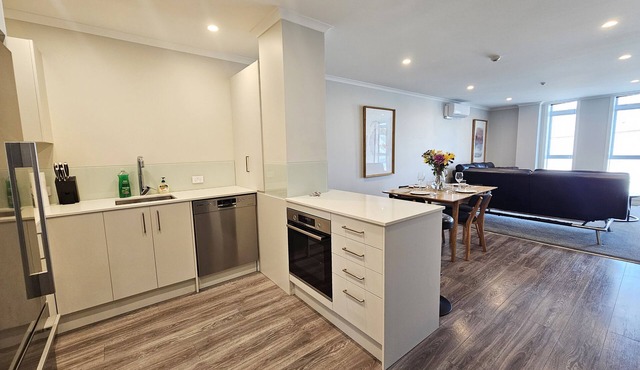 Luxury and Bliss - Newtown Central, City Fringe!