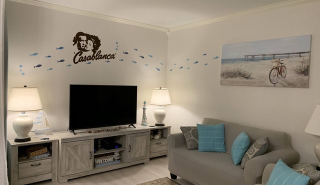 Luxury and charming 2Bdrm condo, minutes from Clrwtr beach!nNEW 2025 BATHROOMS!