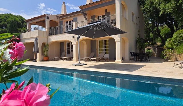 Luxury and comfortable villa with panoramic sea view, 220m2, pool, south facing