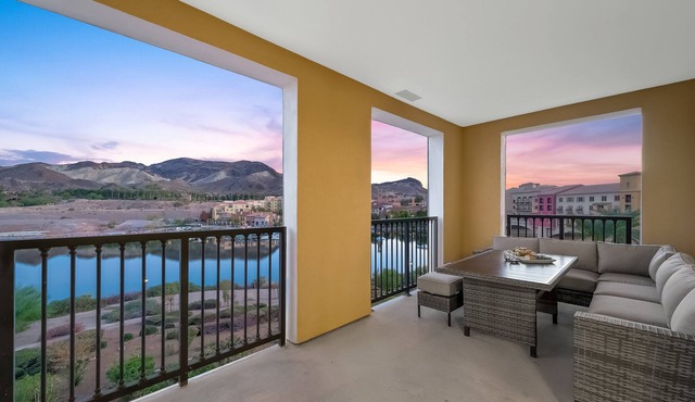 Luxury and Elegance! Panoramic views of Lake