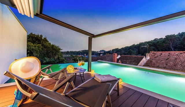 Luxury and elegance- Villa Emotha 5-bedroom villa in Korčula with heated pool