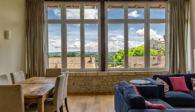 Luxury and comfortable apartment with beautiful views in centre of village