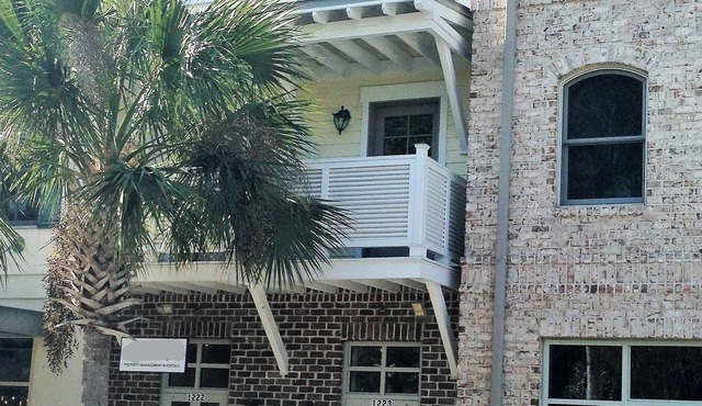 Luxury and Location ... In the Heart of Old Town Bluffton!!