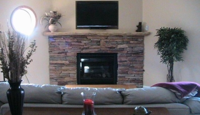Luxury and location, King & Queen pillow, fireplace, whirlpool tub
