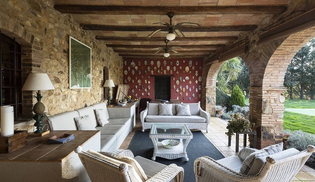 Luxury and nature in a rural farmhouse of the sg. XVI