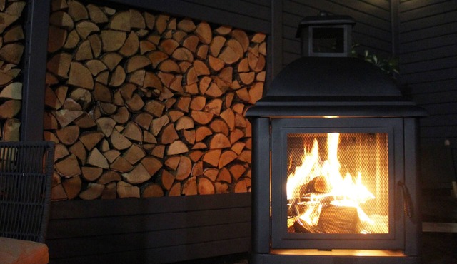 Luxury and private 2 bedroom bungalow with hot tub, prime location in Chester