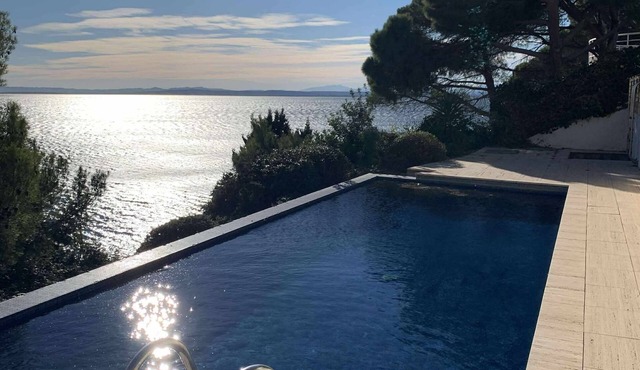 Luxury and relaxation in Rosas with impressive sea views