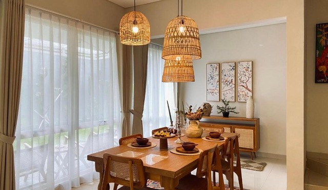 Luxury and Spacious Villa in Sentul