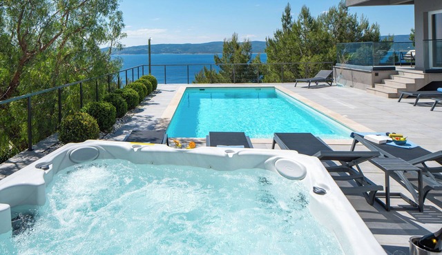 Luxury and stylish Villa IPONI with private pool, whirlpool, gym, sauna.