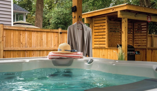 Luxury Annapolis Oasis: Hot Tub, Fire Pit, Fully Fenced, Pet Friendly