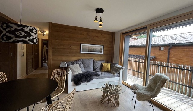 Luxury Apartment - Ski-In/Ski-Out, Village Center, 2 Bed, Terrace, Parking, WiFi, Sleeps 4