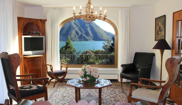 Luxury apartment Brè Castagnola-lake,indoorpool,aircondition,park,private street