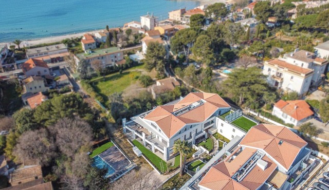 Luxury apartment with spacious terrace - Near Lecques beach