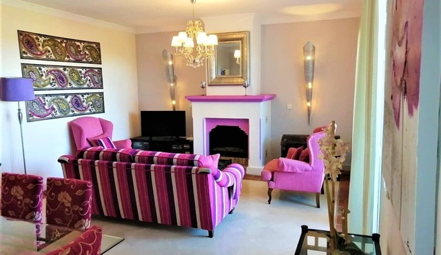 Luxury apartment on ground floor with sea views, private garden