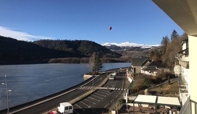 Luxury apartment with terrace on the shores of Lake Chambon overlooking Sancy