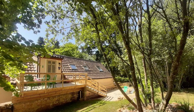 Luxury Apartment with air conditioning, and use of pool surrounded by woodland