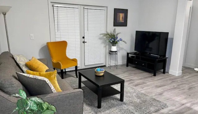 Luxury Apartment! 1 mile from Westgate
