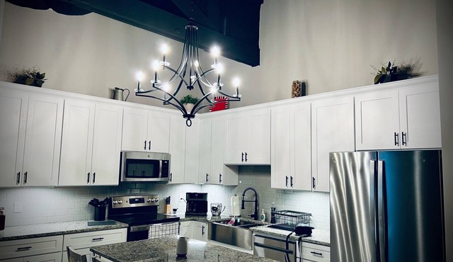 Luxury apartment 2BR/2BA in downtown Toccoa GA