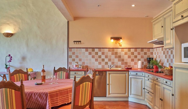 Luxury apartment, 3km from the sea, near Leucate, swimming pool/car park