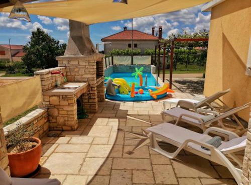 Luxury apartment Alba with pool