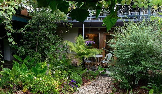 Luxury Apartment-Private Gardens & Mountain Views