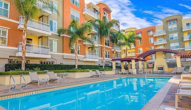 Luxury apartment by Disneyland & Covention Center ;min 1 Month stay