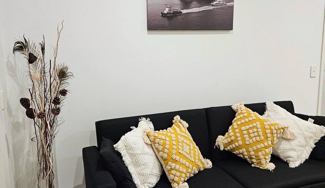 Luxury apartment, best of Sydney with easy access to everything.