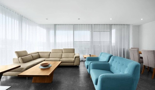 Luxury Apartment Caves Beach 4 Bed WiFi & Parking