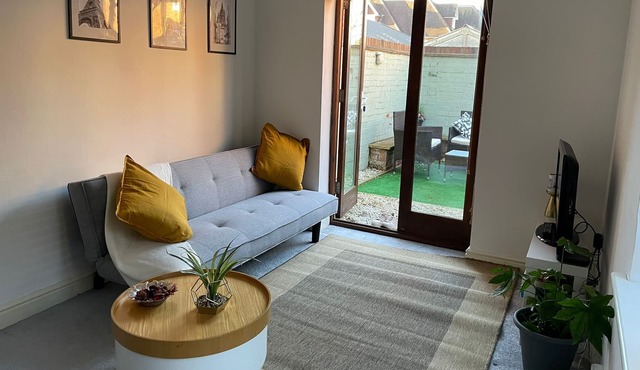 Luxury apartment close to Gatwick Airport