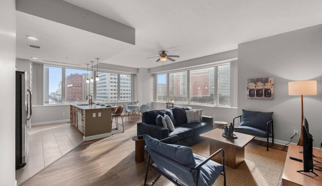 Luxury Apartment | Downtown | Free Parking