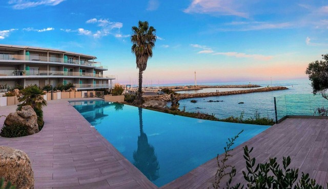 Luxury apartment with stunning sea views