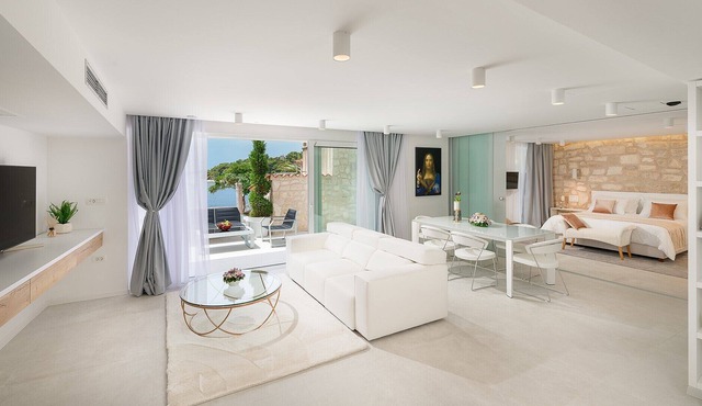 Luxury Apartment Gariful Royal with jacuzzi in center of Hvar