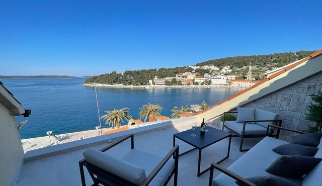 Luxury Apartment Gariful Sky in center of Hvar