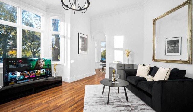 Luxury Apartment - Wolverhampton