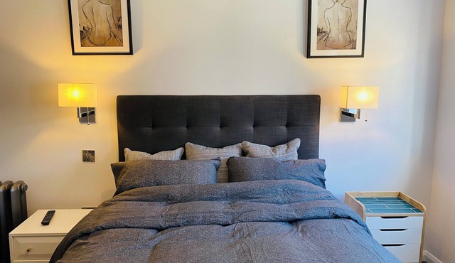 Luxury Apartment-Golden Triangle, Parking & Garden